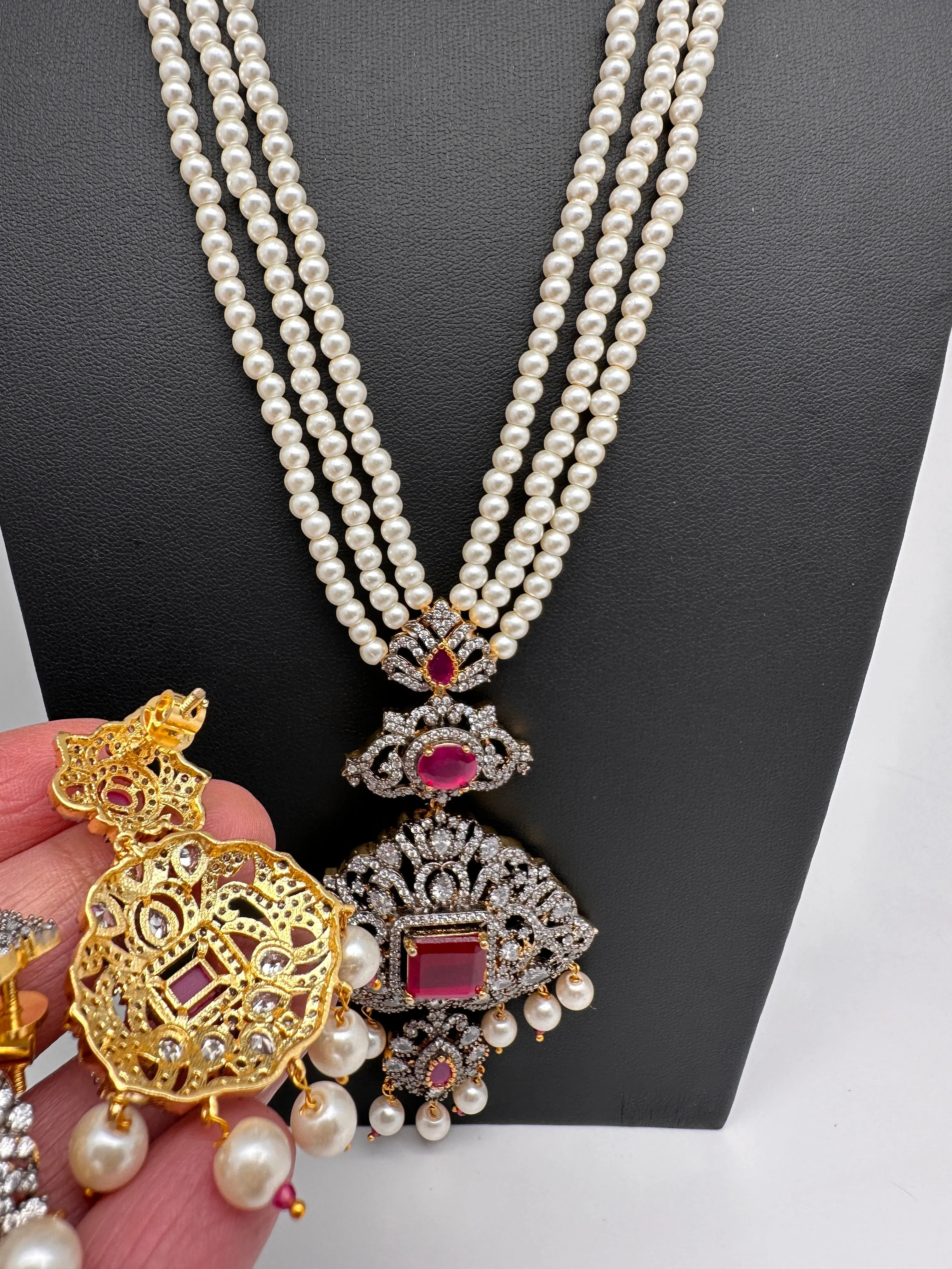 AD Red Stone Pendent Pearl Mala